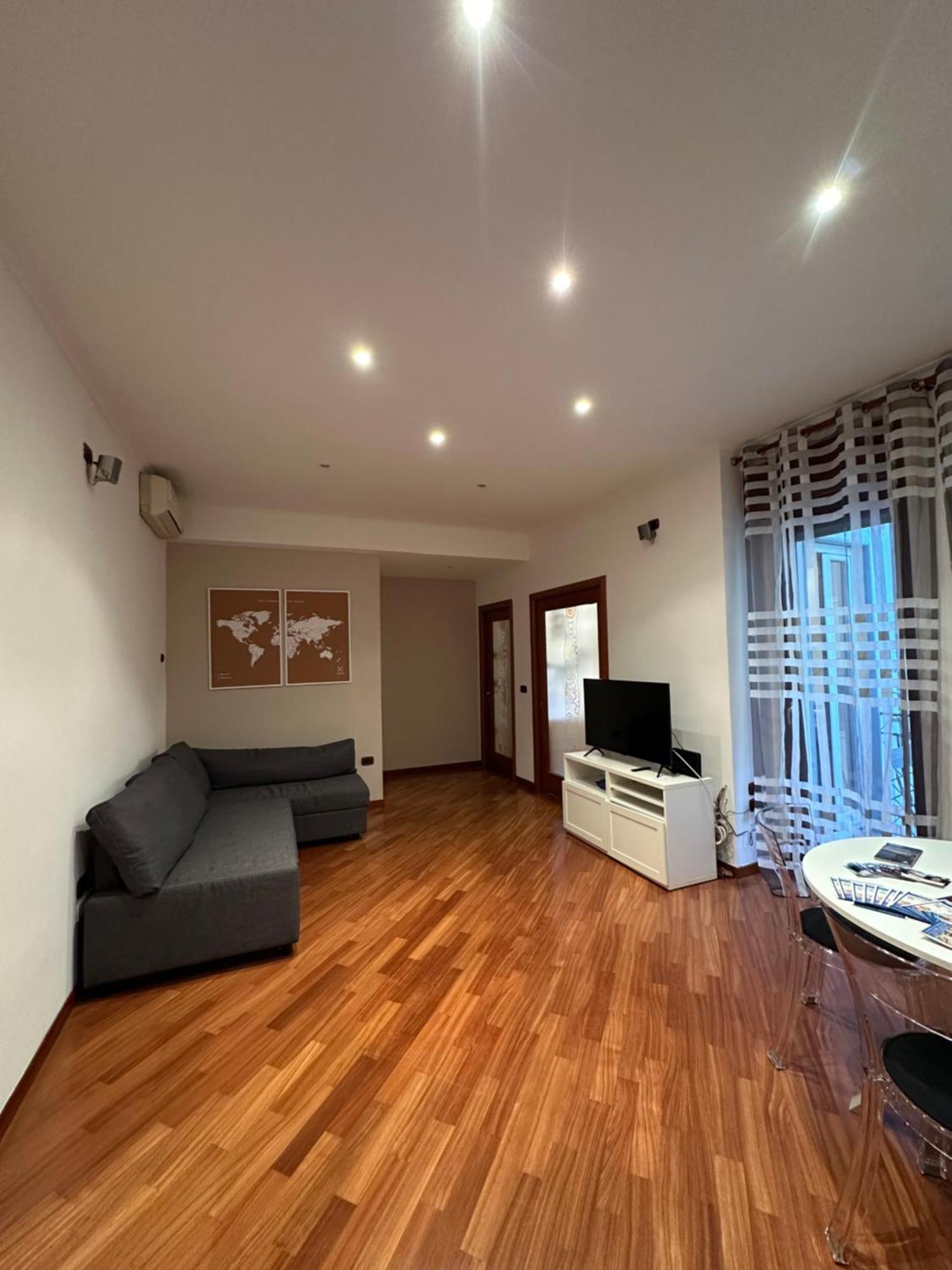 Revis 84 Apartment Naples Luaran gambar