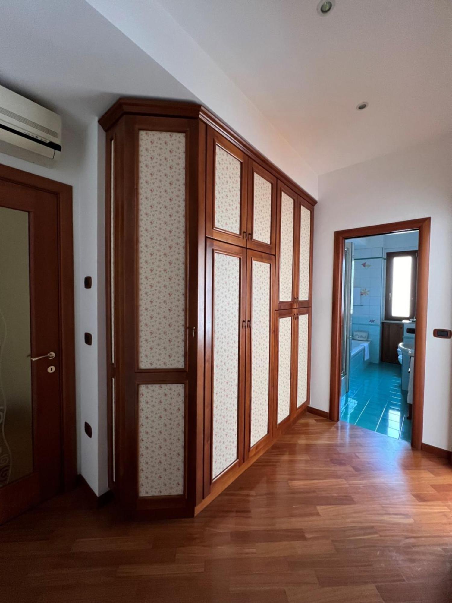 Revis 84 Apartment Naples Luaran gambar